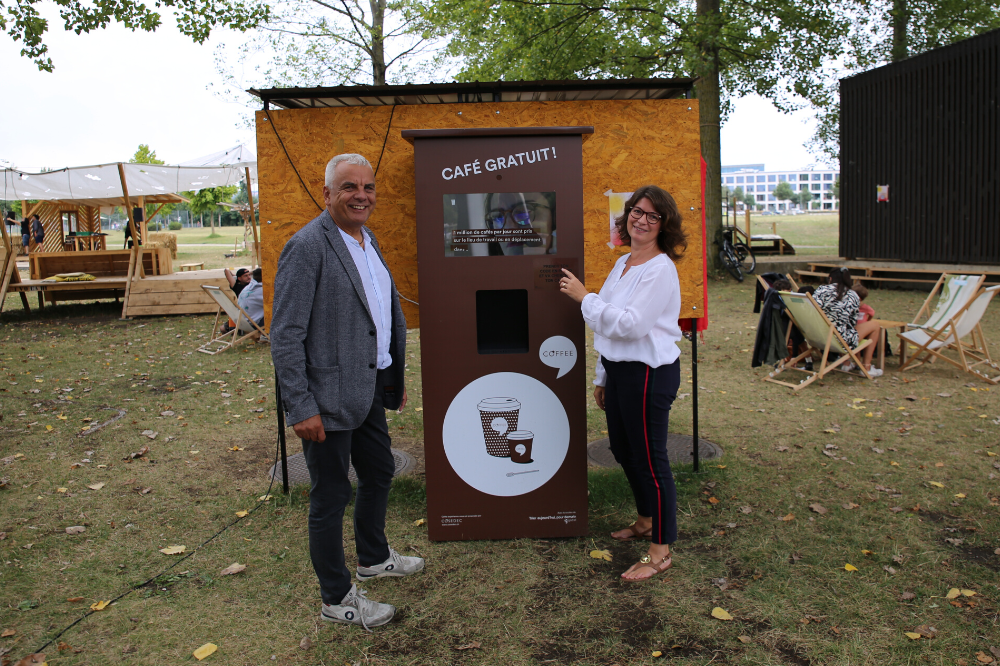 You are currently viewing Notre machine à cafés gratuits prête à sensibiliser les Yverdonnois·e·s