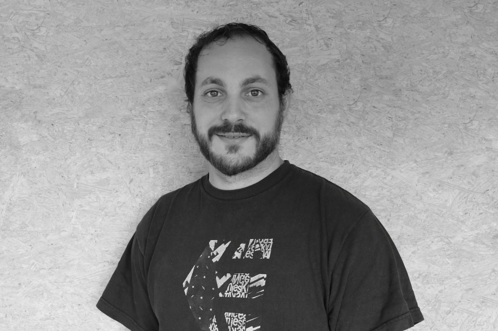 Portrait d’Isaac Widmer, collaborateur présenté par COSEDEC.